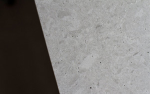 Фотография столешницы и фартука из кварцевого агломерата Noble Concrete Grey фабрики Technistone