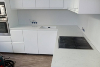 кухонная столешница толщиной 40 мм из кварца Noble Areti Bianco
